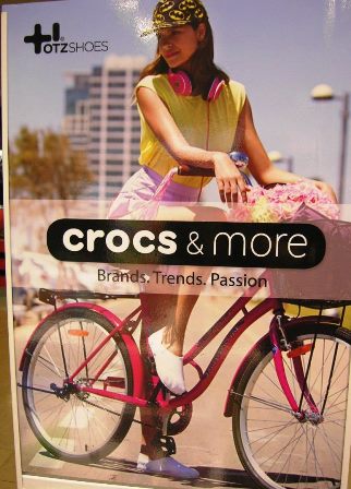 CROCS & MORE -    